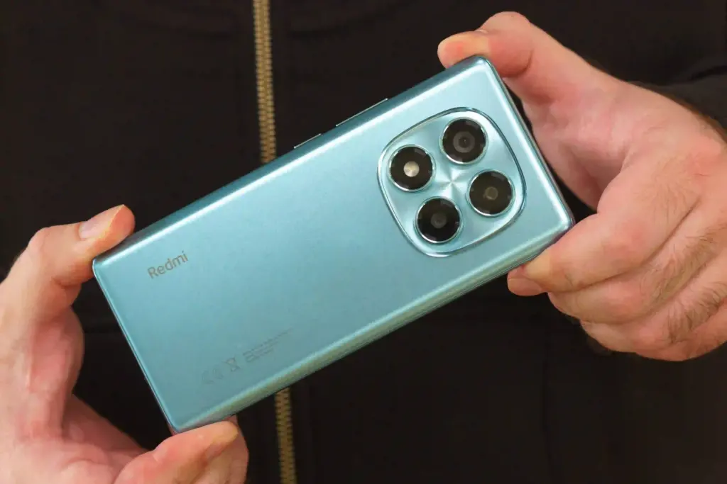 طراحی پشت ردمی نوت ۱۴ پرو ۴جی