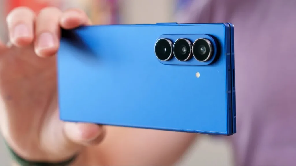 گلکسی زد فولد ۷ آبی رنگ با ماژول دوربین برجسته