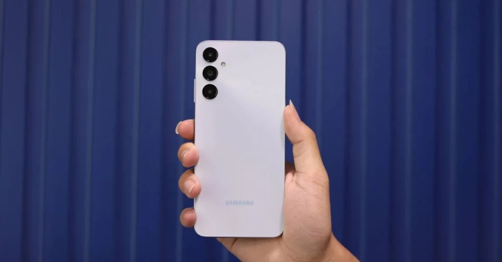 گلکسی a05s در دست