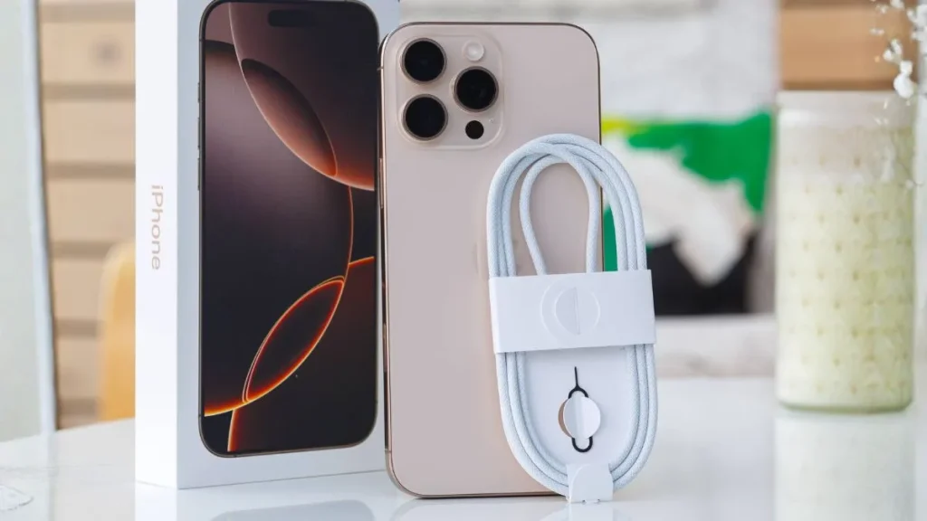 آنباکس آیفون ۱۶ پرومکس با سیم شارژر و جعبه