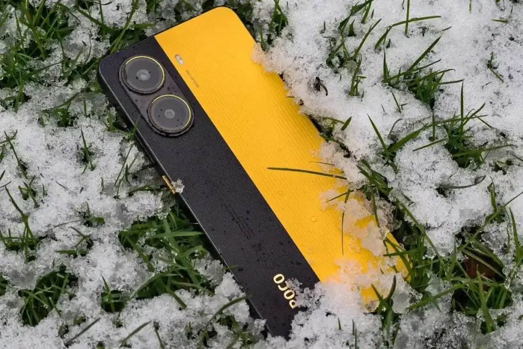 گوشی پوکو X7 پرو در رنگ زرد مشکی