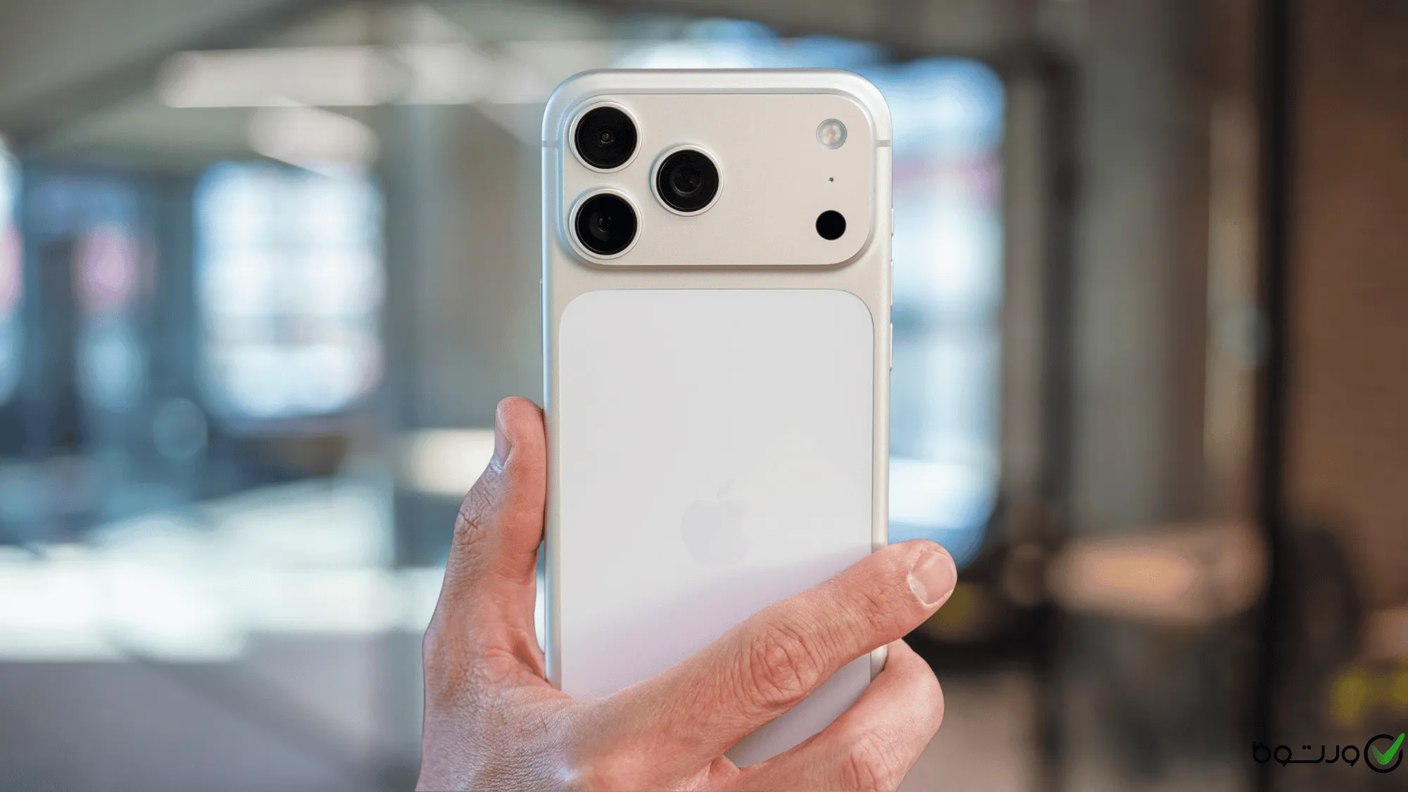 آیفون ۱۷ پرومکس سفید رنگ